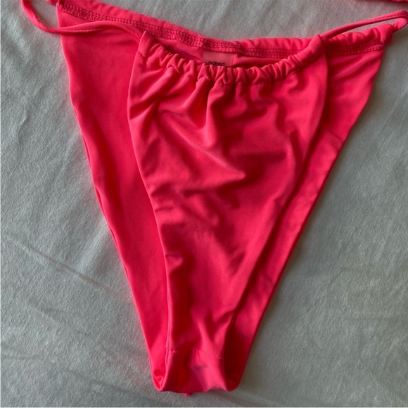 Pink bikini - Picture 3 of 5